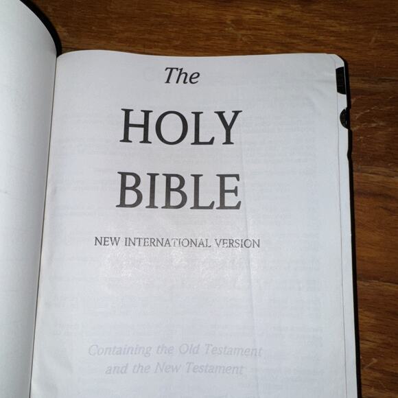 NIV Large Print Thinline Bible 1996 Black Bonded Leather Damaged Ribbon - Picture 8 of 15